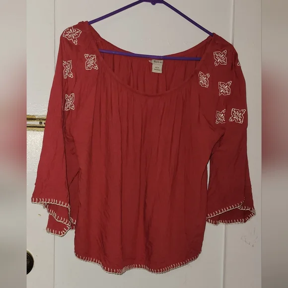 Ariat red embroidered bell sleeve top western size M - Picture 3 of 8